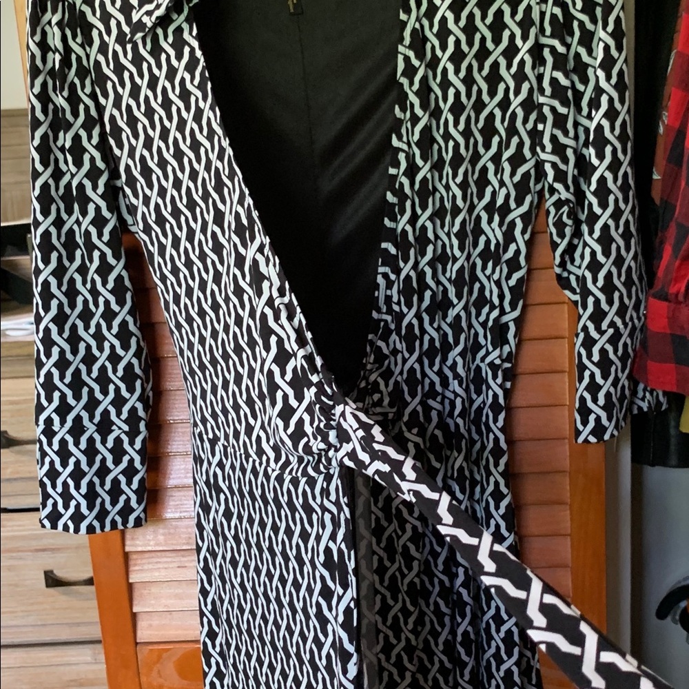 Dress - Picture 3 of 4